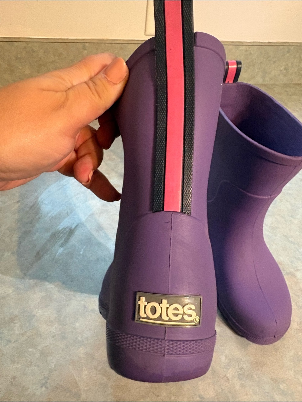 totes Kids Purple Rain Boots with Pink Pull Tabs - Picture 4 of 6